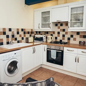 Barroon Castle Apartments: Traditional Near East Midlands Airport Castle Donington