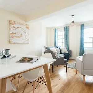  Apartment The Lapis Lounge - Large 3bdr House At River Avon