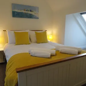  Apartment Luckwell Too By Cliftonvalley
