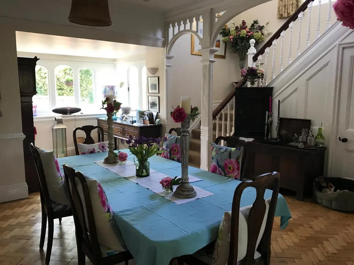 Blagdon Coombe Lodge Farm House 5*,